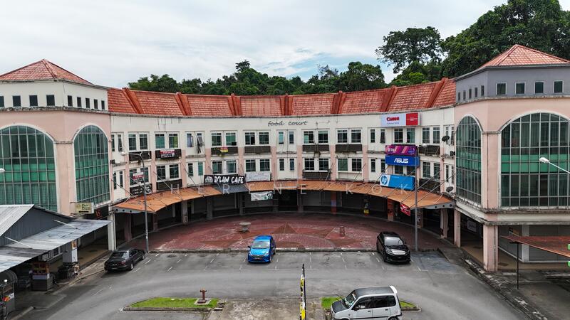3 Storey Shop Intermediate @ M10 Commercial 10th Mile Facing Main Road untuk Untuk Dijual - RM 1,100,000, Feb 2026 - Exterior - PropertyGuru.com.my