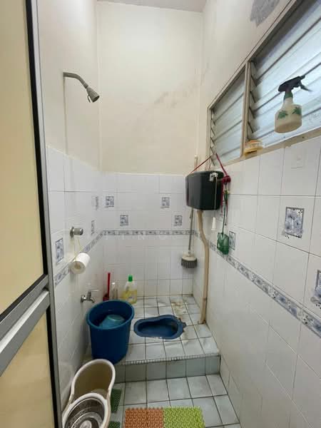 Rumah Teres untuk Dijual di Taman Wangsa Permai (Kepong) - Kiing TW - Bathroom - PropertyGuru.com.my