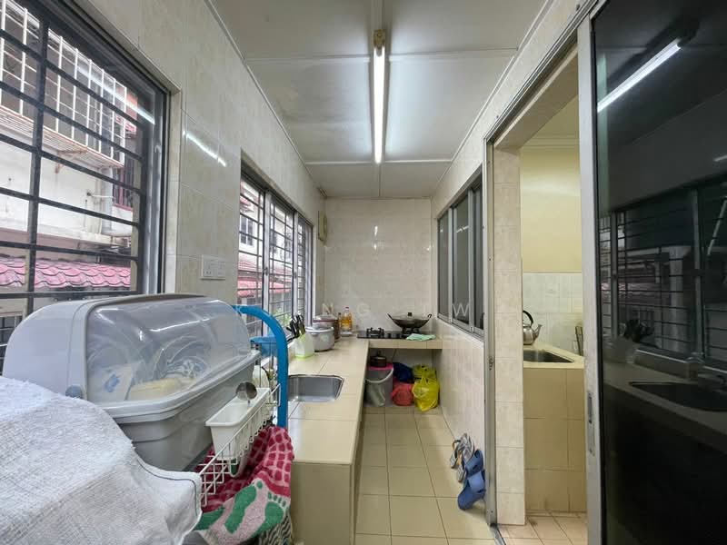 Rumah Teres untuk Dijual di Taman Wangsa Permai (Kepong) - Kiing TW - Kitchen - PropertyGuru.com.my