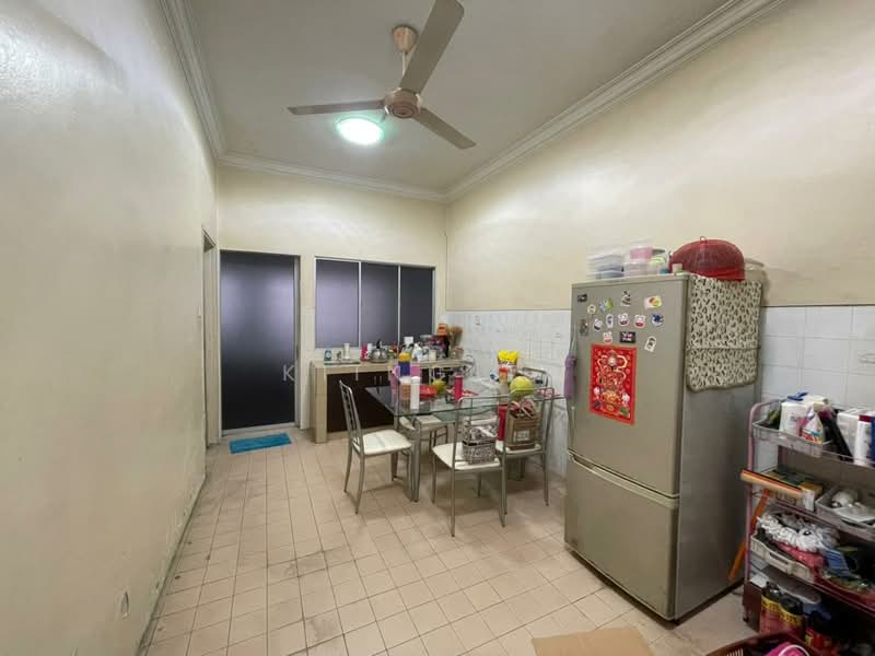 Rumah Teres untuk Dijual di Taman Wangsa Permai (Kepong) - Kiing TW - Kitchen - PropertyGuru.com.my