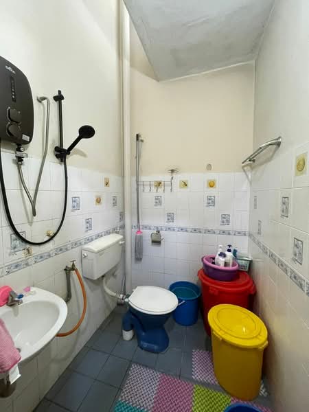 Rumah Teres untuk Dijual di Taman Wangsa Permai (Kepong) - Kiing TW - Bathroom - PropertyGuru.com.my