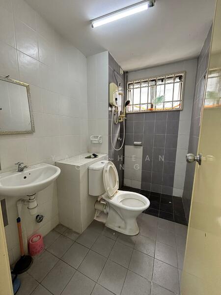 Seri Intan Apartment untuk Untuk Dijual - RM 300,000, Mac 2026 - Bathroom - PropertyGuru.com.my