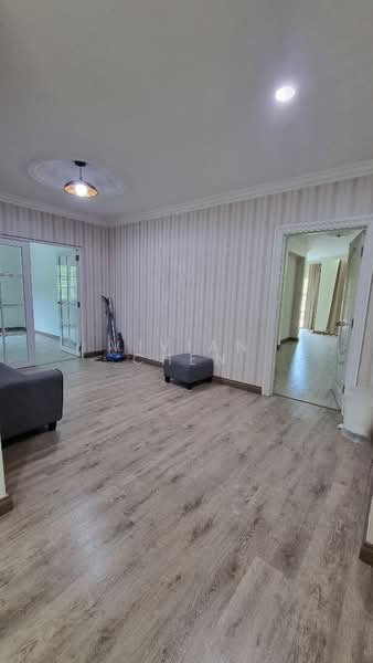 Bungalow for Rent in Seksyen 13 (Shah Alam) - Vivian Chen - Upstair small Living Room - PropertyGuru.com.my