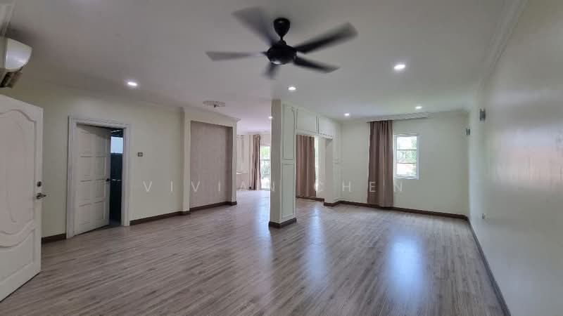 Bungalow for Rent in Seksyen 13 (Shah Alam) - Vivian Chen - Master BedRoom - PropertyGuru.com.my