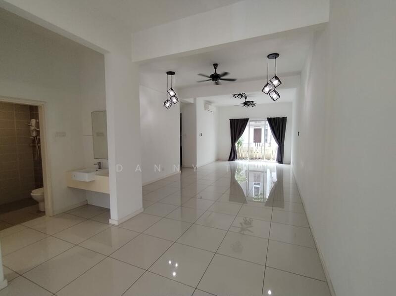 Terraced House for Sale in Bandar Tropicana Aman (Telok Panglima Garang) - Danny Tan - Living Room - PropertyGuru.com.my