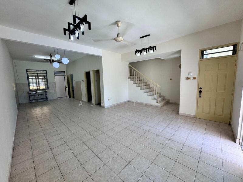 Rumah Teres untuk Dijual di Taman Desa Tebrau (Tebrau) - Alan Tia - Living Room - PropertyGuru.com.my