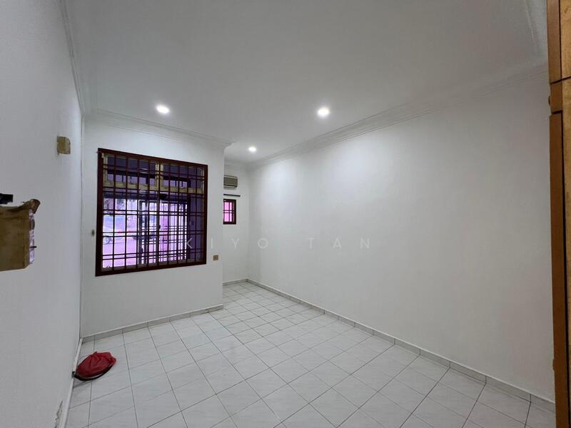 Untuk Dijual - FAR EAST (ULU TIRAM) SDN BHD