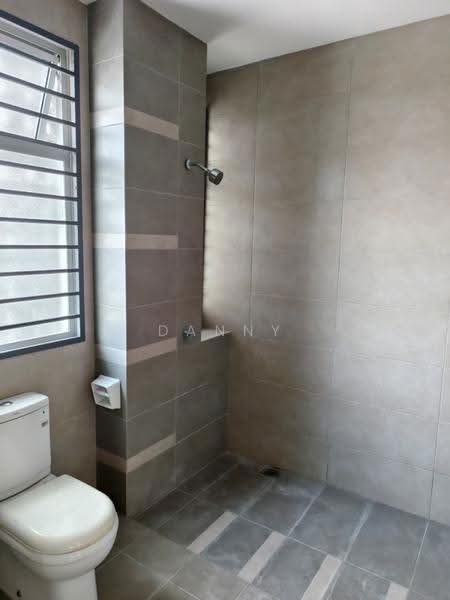 Rumah Teres 2-Tingkat untuk Dijual di Bandar Rimbayu (Telok Panglima Garang) - Danny Tan - Bathroom - PropertyGuru.com.my