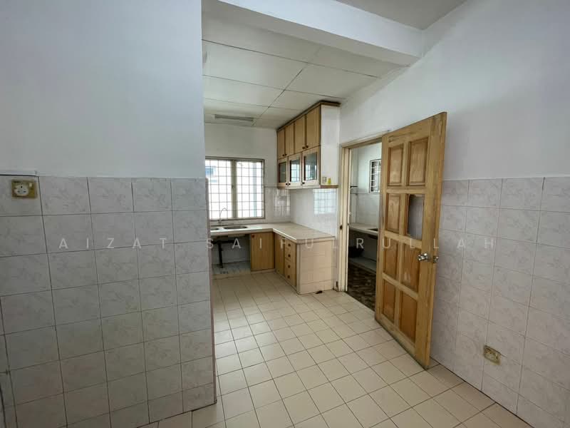 2-storey Terraced House for Sale in Usj 14 (Subang Jaya) - Aizat Saifulrullah - Kitchen - PropertyGuru.com.my