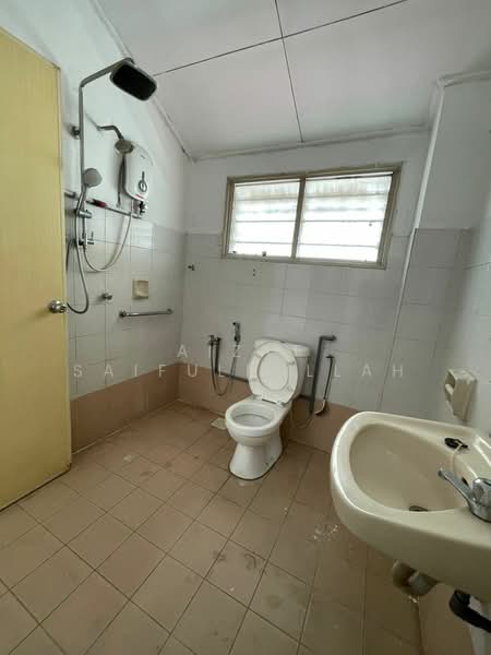 2-storey Terraced House for Sale in Usj 14 (Subang Jaya) - Aizat Saifulrullah - Bathroom - PropertyGuru.com.my