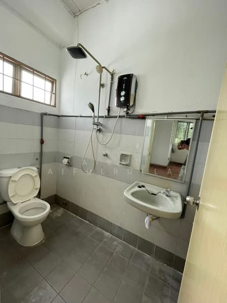 2-storey Terraced House for Sale in Usj 14 (Subang Jaya) - Aizat Saifulrullah - Bathroom - PropertyGuru.com.my