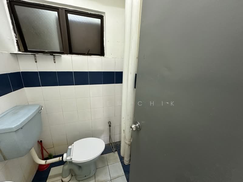 Apartment for Rent at Taman Lembah Maju 600 Apartment - Jayden Chik - Bathroom - PropertyGuru.com.my