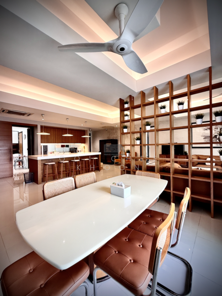 Dining Lounge (Right Wing)