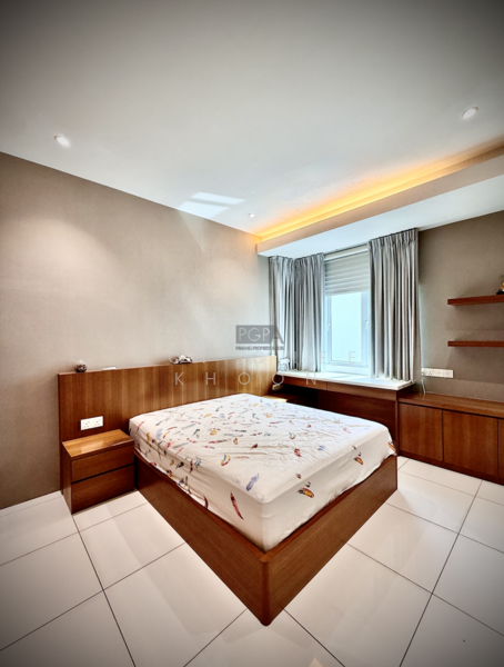 Bedroom 2 (Right Wing)