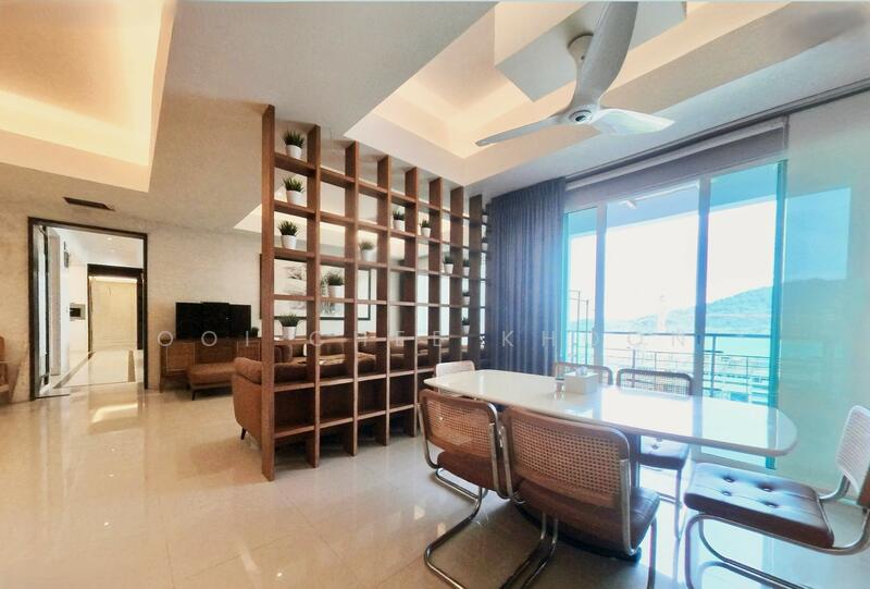 Dining Lounge (Right Wing)