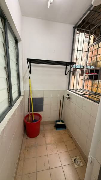 Pangsapuri untuk Disewa di Apartment Idaman - SY Lee - Balcony - PropertyGuru.com.my