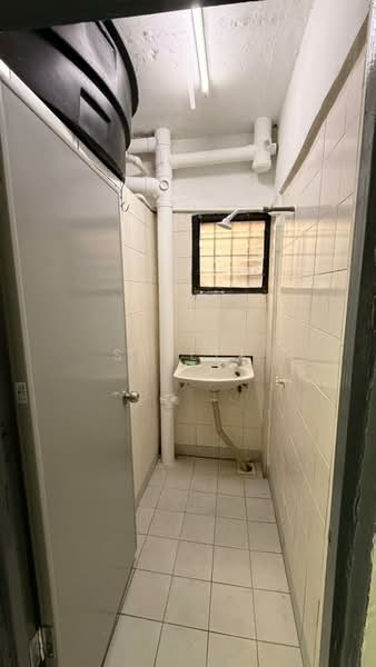 Pangsapuri untuk Disewa di Apartment Idaman - SY Lee - Bathroom - PropertyGuru.com.my