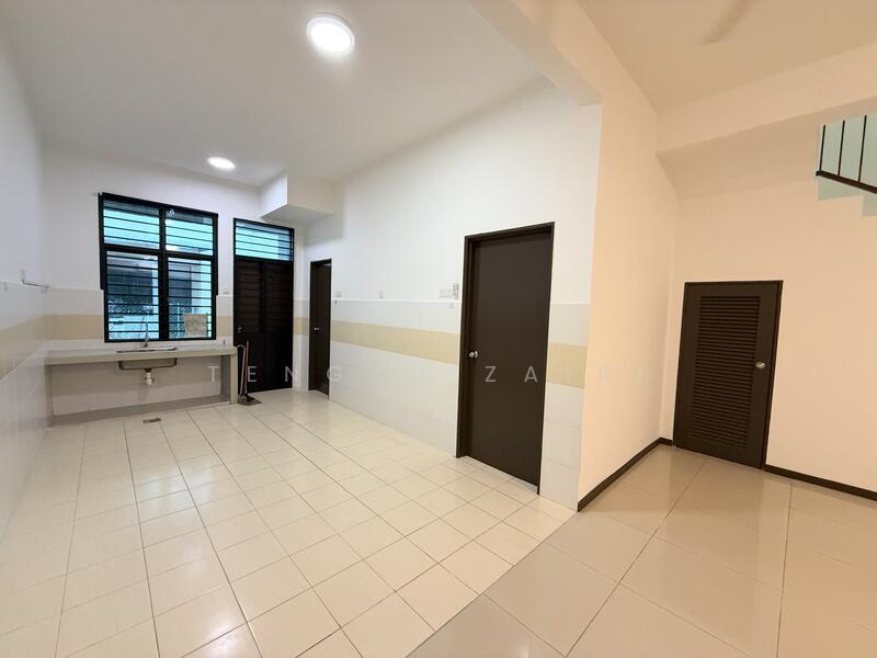 2-storey Terraced House for Sale in Taman Saujana KLIA (Sepang) - Tengku Zairi - Kitchen - PropertyGuru.com.my