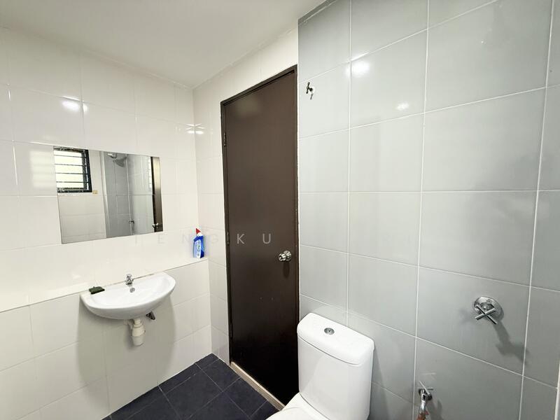 2-storey Terraced House for Sale in Taman Saujana KLIA (Sepang) - Tengku Zairi - Bathroom - PropertyGuru.com.my
