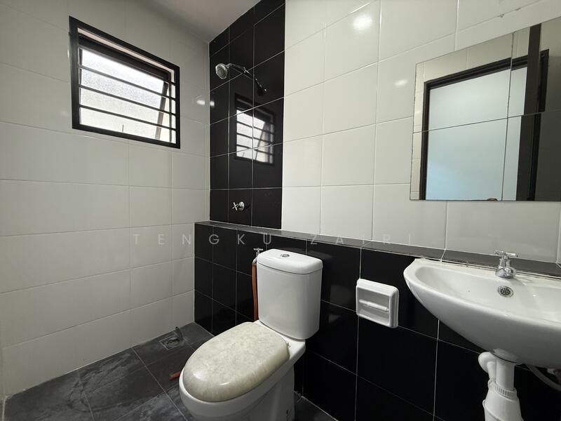 2-storey Terraced House for Sale in Taman Saujana KLIA (Sepang) - Tengku Zairi - Bathroom - PropertyGuru.com.my