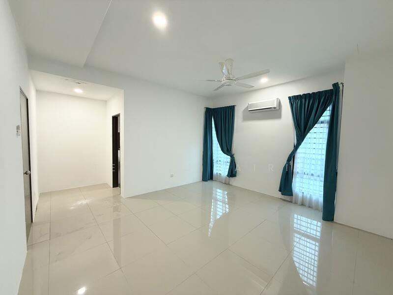 2-storey Terraced House for Sale in Taman Saujana KLIA (Sepang) - Tengku Zairi - Living Room - PropertyGuru.com.my
