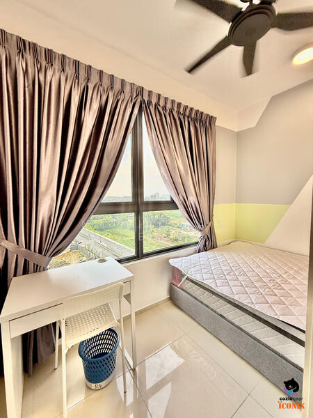 Medium Bedroom (no aircond)