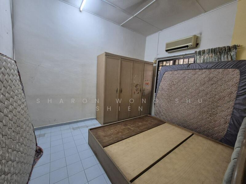 1-storey Terraced House for Sale in Taman Johor Jaya (Johor Bahru) - Sharon Wong Shu Shien - Bedroom - PropertyGuru.com.my