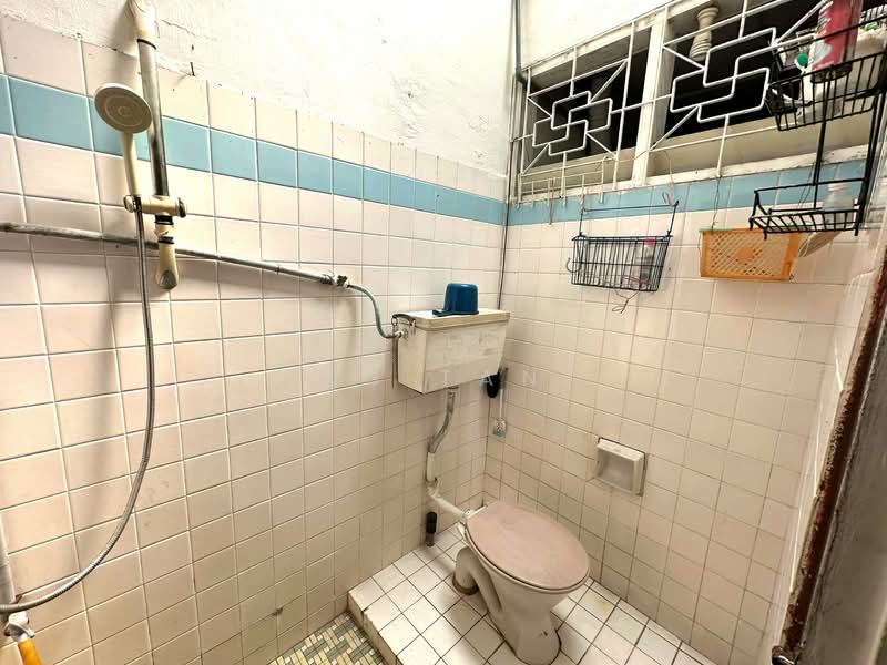 2-storey Terraced House for Sale in Taman Pelangi (Johor Bahru) - CS Tan - Bathroom - PropertyGuru.com.my