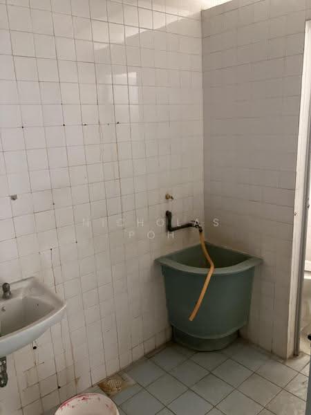 Shop for Rent in Ipoh (Perak) - Nicholas Poh - Bathroom - PropertyGuru.com.my