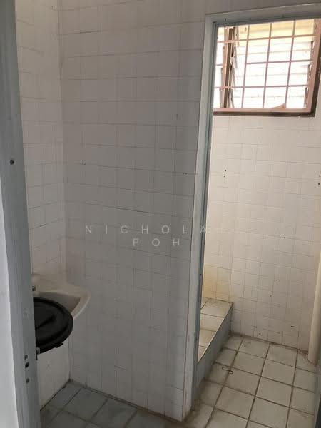 Shop for Rent in Ipoh (Perak) - Nicholas Poh - Bathroom - PropertyGuru.com.my