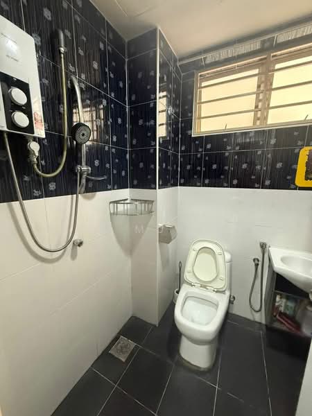Condominium for Rent at Langat Jaya Condominium - Jean Mun Mah - Bathroom - PropertyGuru.com.my