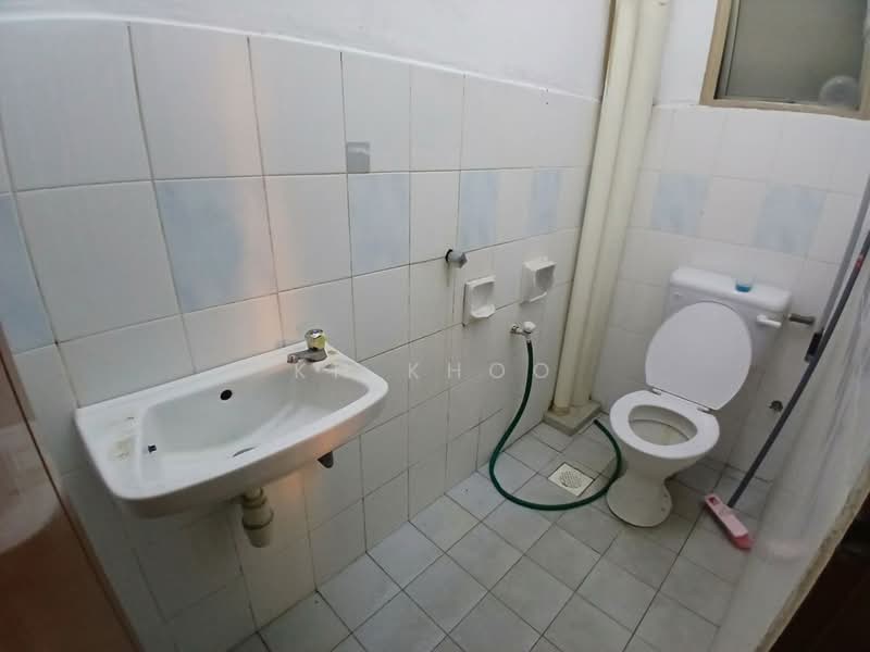 Apartment for Sale at Fairville - KH Khoo - Bathroom - PropertyGuru.com.my