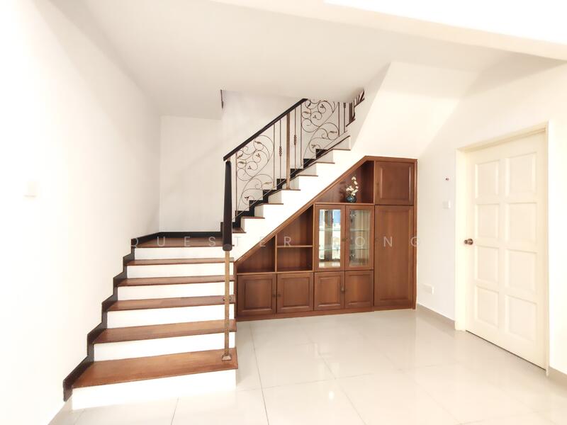 Elegant Wood Step & Designer Rail