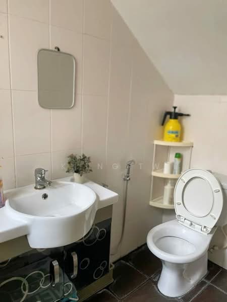 Semi-Detached House for Sale in Laman Residen (Jalan Ipoh) - Kiing TW - Bathroom - PropertyGuru.com.my