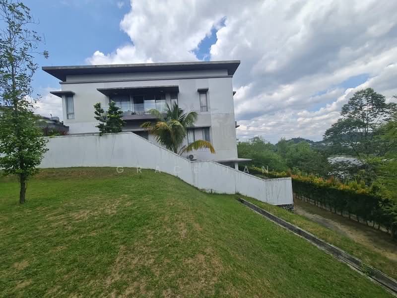 3-storey Terraced House for Sale in Seri Kembangan (Selangor) - Grace Tan - Exterior - PropertyGuru.com.my