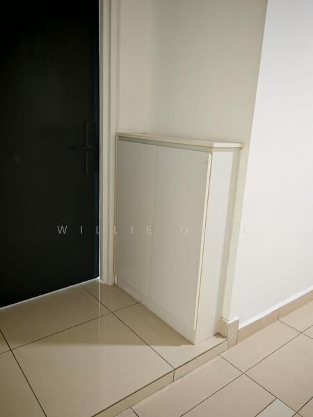 Entrance - free shoes cabinet