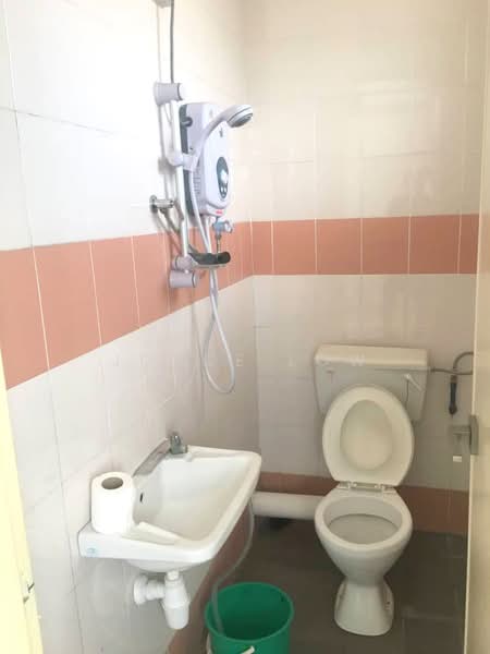 Pangsapuri untuk Dijual di Mentari Court - Joyce Low - Bathroom - PropertyGuru.com.my