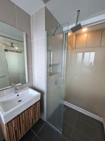 Kondominium untuk Disewa di Cristal Serin Residence - Mandy Lim - Bathroom - PropertyGuru.com.my