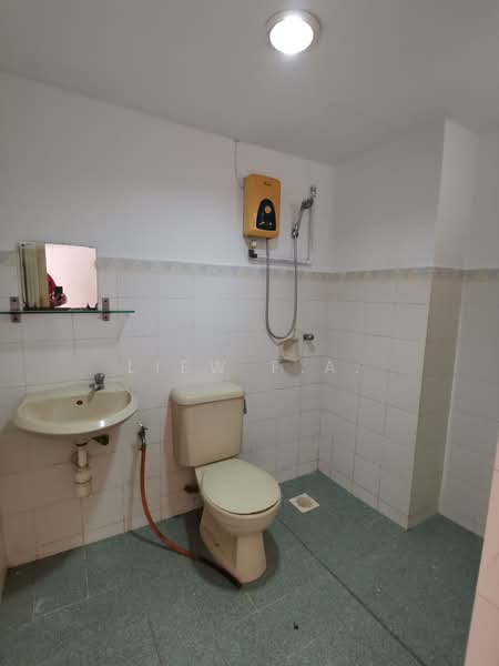 Apartment for Sale at Tasik Heights Apartment - Liew F.A. - Bathroom - PropertyGuru.com.my