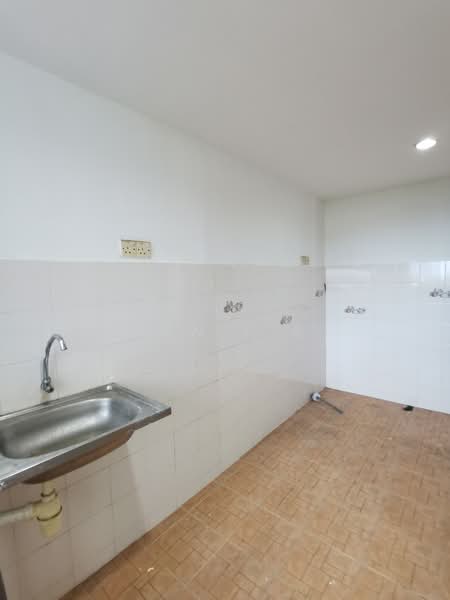 Apartment for Sale at Tasik Heights Apartment - Liew F.A. - Kitchen - PropertyGuru.com.my
