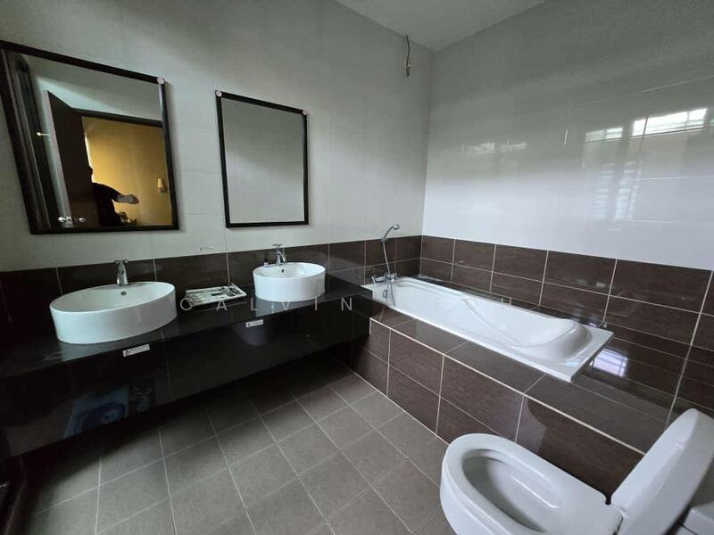Rumah Teres 3 Tingkat untuk Dijual di Bandar Bayan Bahru (Bayan Lepas) - Calvin Keoh - Bathroom - PropertyGuru.com.my