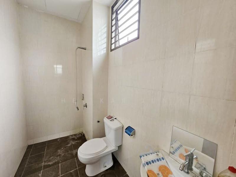 Rumah Berkembar untuk Dijual di Batu 9 (Cheras) - Hei Kar Jun - Bathroom - PropertyGuru.com.my