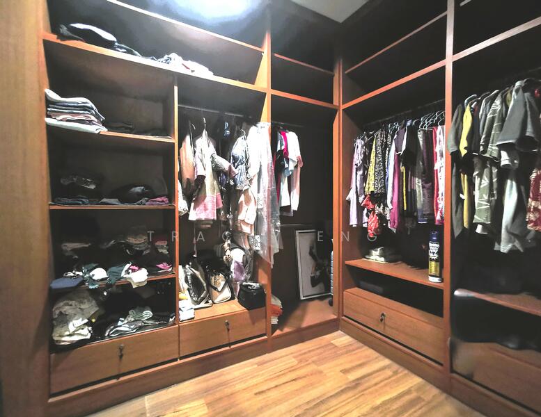 Enclosed Walk-In Wardrobe