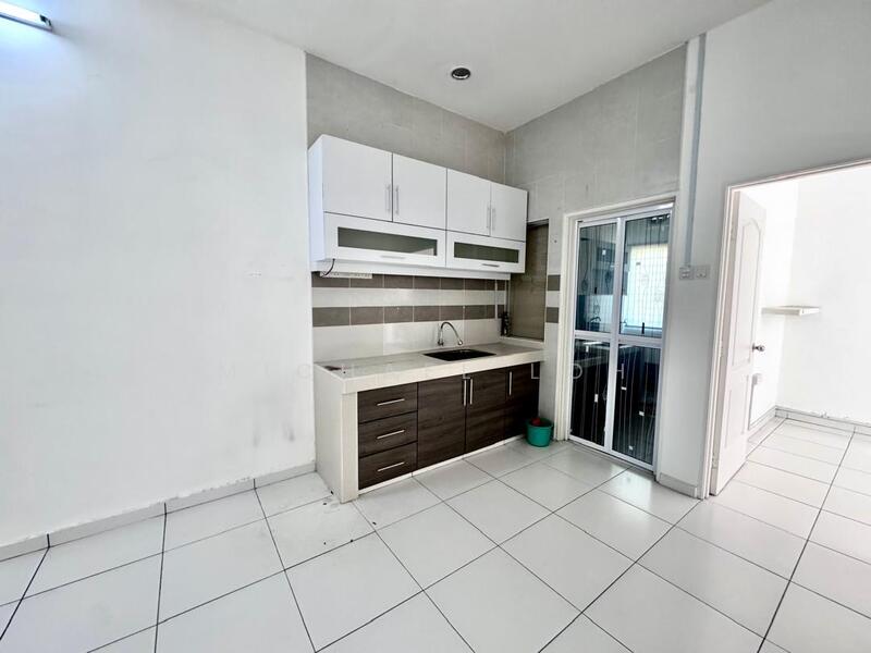 Untuk Dijual - Taman Lapangan Kiara