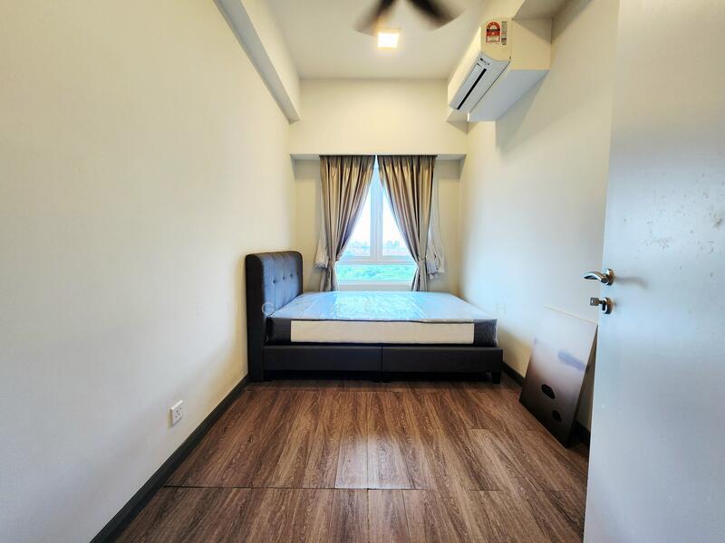 2nd Room - Queen Size Bed