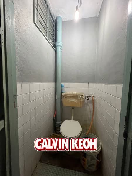 1-storey Terraced House for Sale in Taman Iping (Batu Maung) - Calvin Keoh - Bathroom - PropertyGuru.com.my