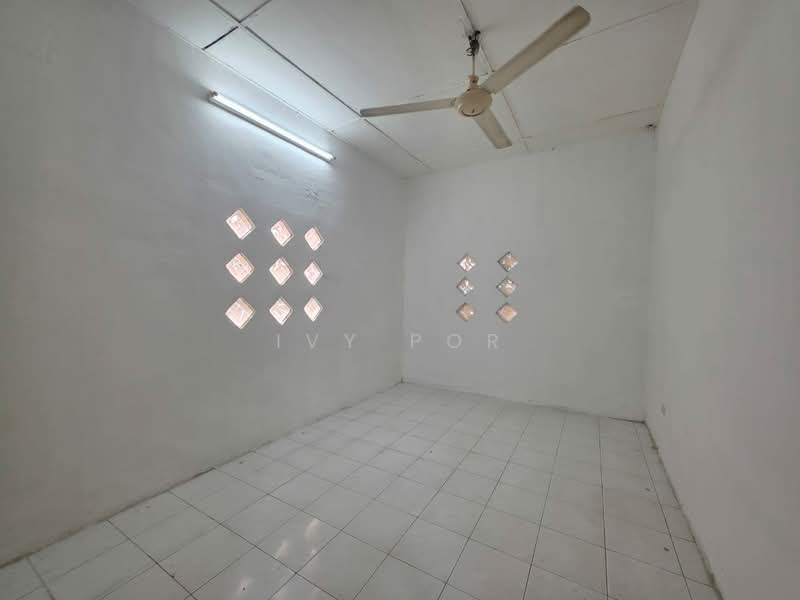 1-storey Terraced House for Sale in Taman Klang Jaya (Klang) - Ivy Por - Interior - PropertyGuru.com.my