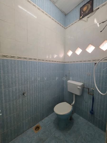 1-storey Terraced House for Sale in Taman Klang Jaya (Klang) - Ivy Por - Bathroom - PropertyGuru.com.my
