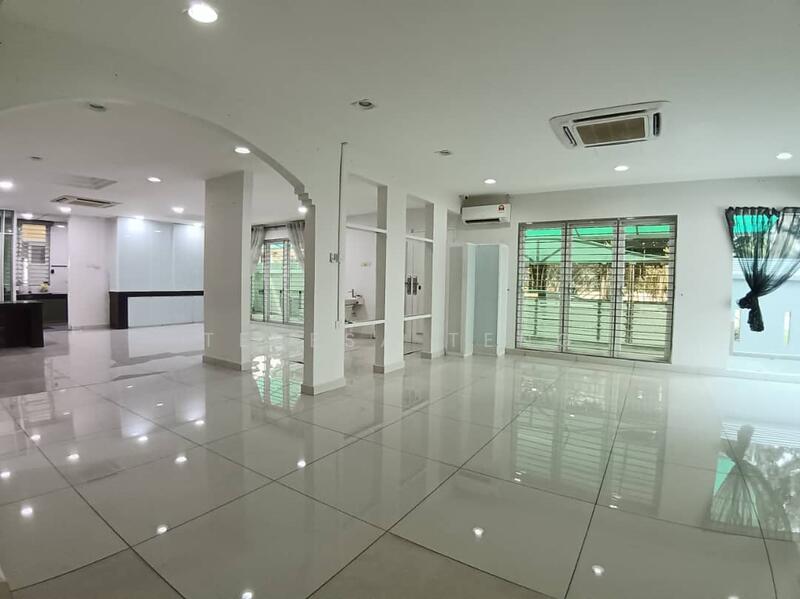 Semi-Detached House for Sale in Bandar Bukit Tinggi 2 (Klang) - Teresa Teng - Living Room - PropertyGuru.com.my