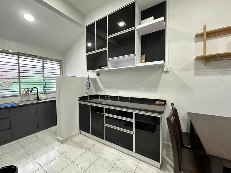 Untuk Disewa - Jalan Merbuk bandar pUtra